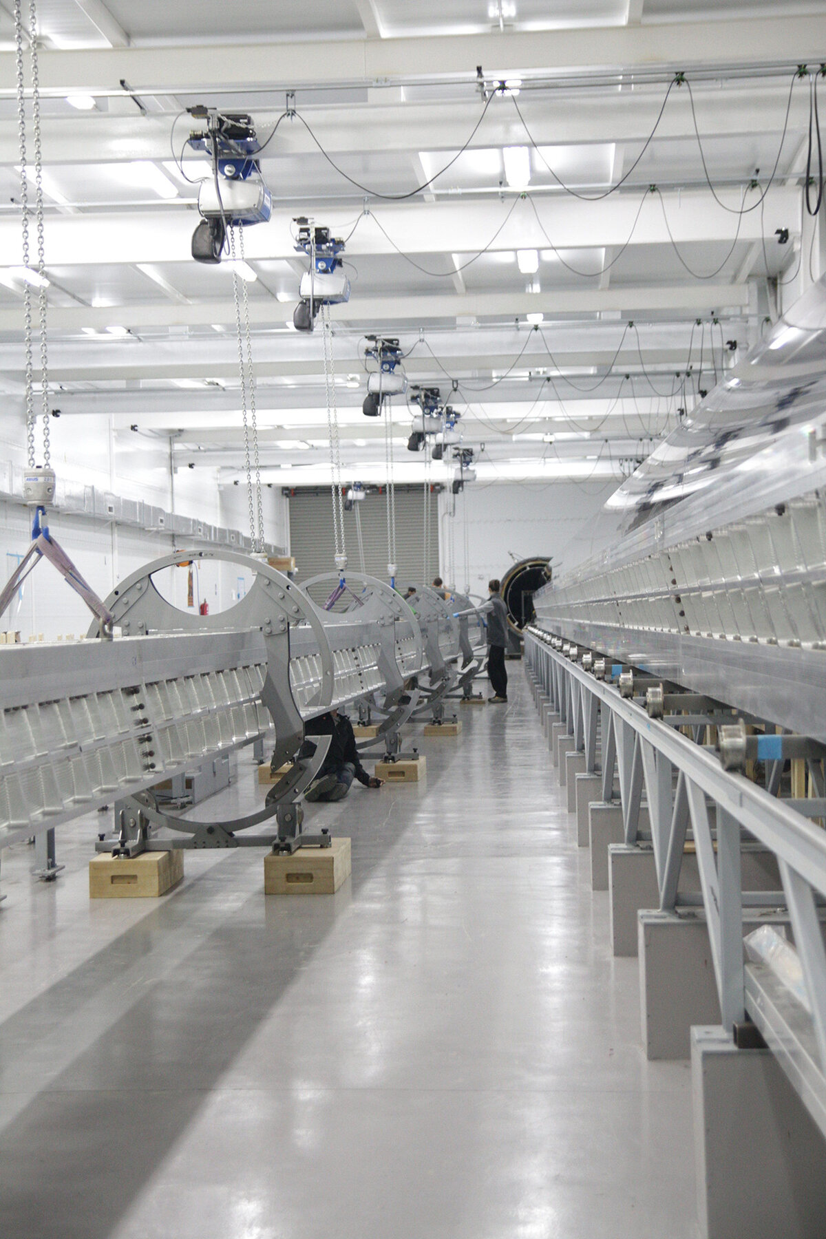 FUTURE FIBRES ABUS electric chain hoists to handle hightech masts